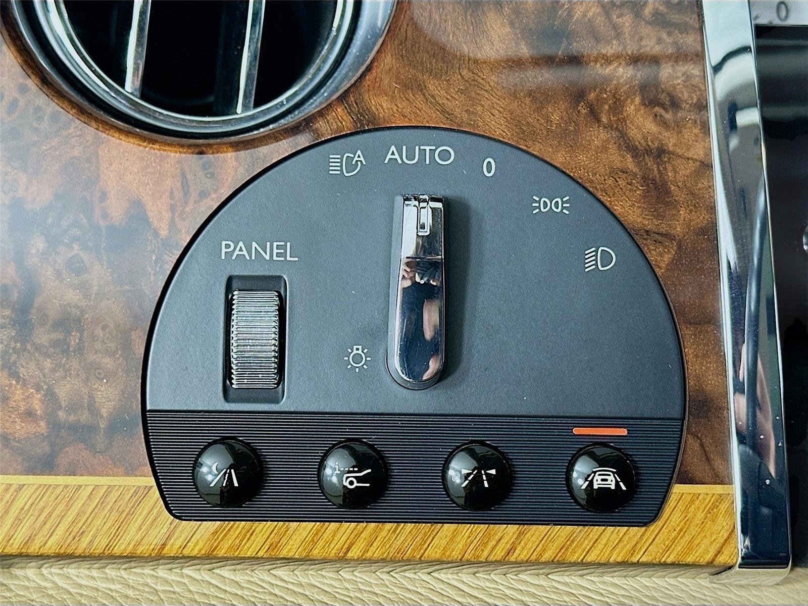 Used 2014 Rolls-Royce Ghost image 20