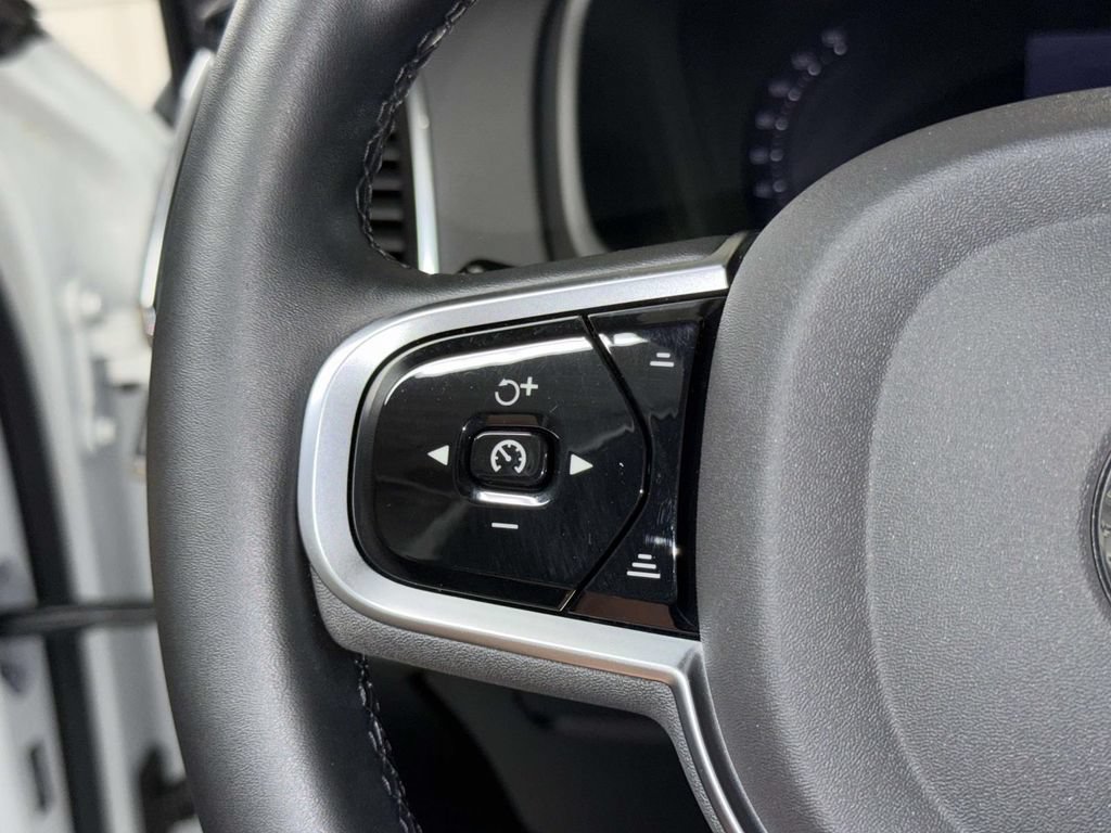 Used 2025 Volvo XC90 B6 Ultra AWD/4WD image 31