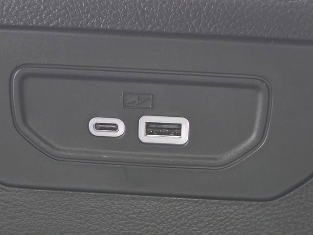 Used 2025 Jeep Grand Cherokee L Limited w/ Black Appearance Package image 43