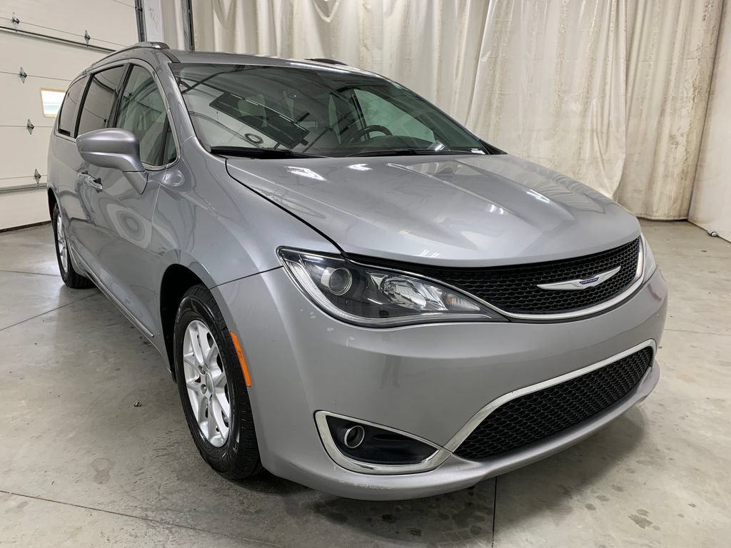 Used 2020 Chrysler Pacifica Touring-L FWD image 14