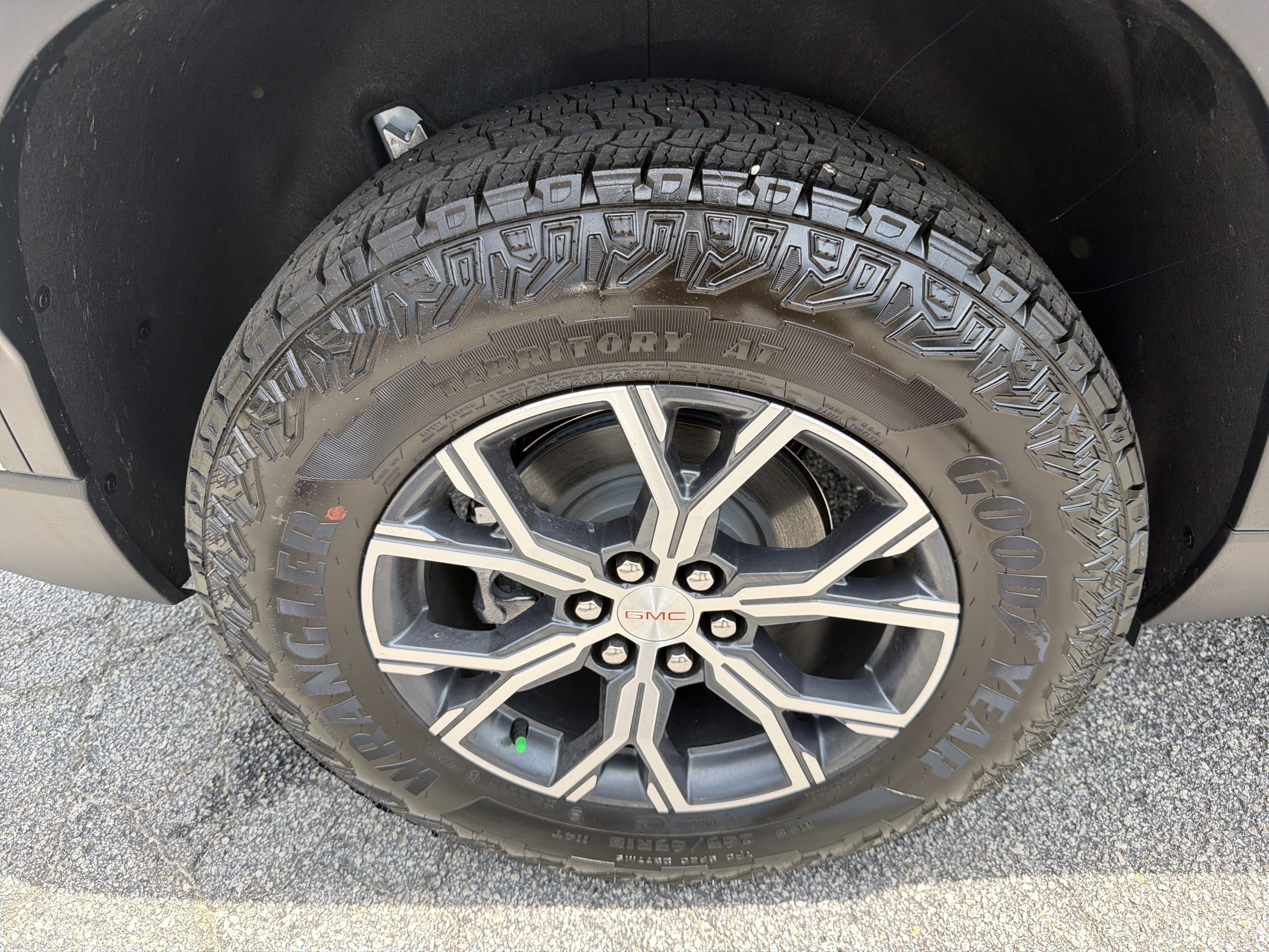 New 2026 GMC Acadia AT4 w/ Luxury Package AWD/4WD image 18
