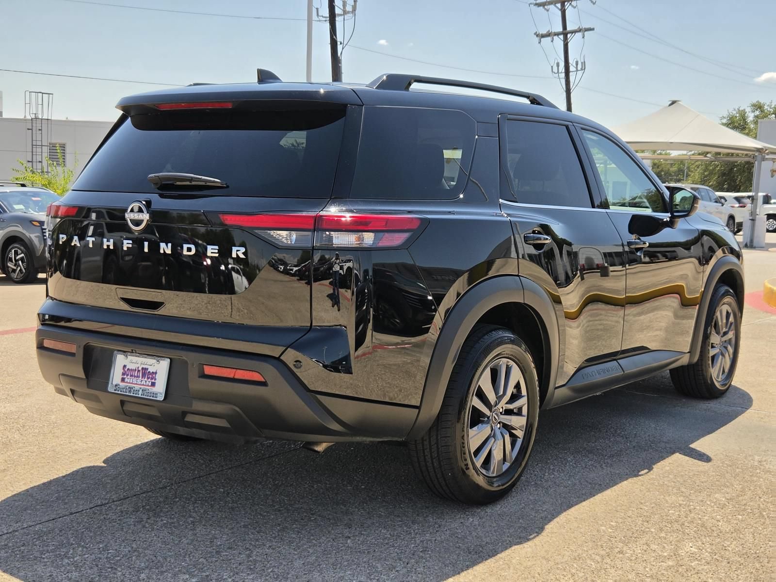 Certified 2025 Nissan Pathfinder SV FWD image 5