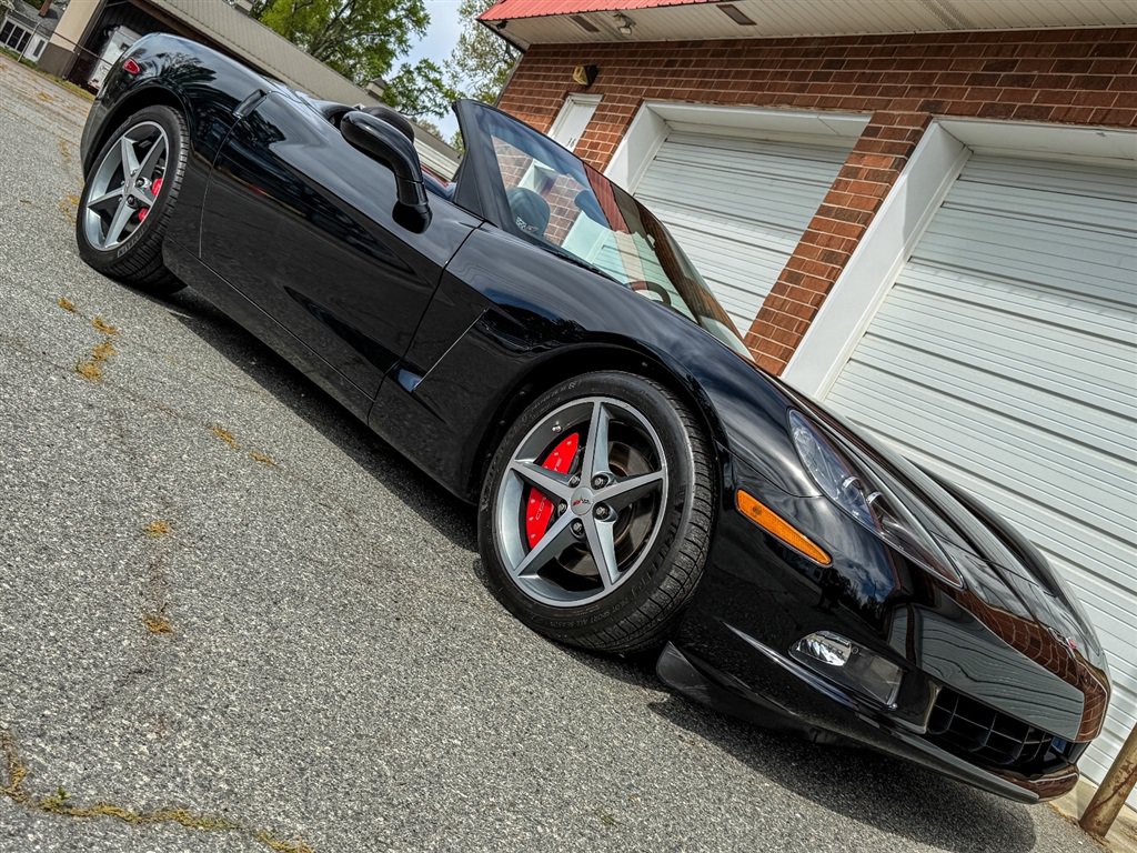 Used 2011 Chevrolet Corvette Convertible w/ Preferred Equipment Group RWD image 31