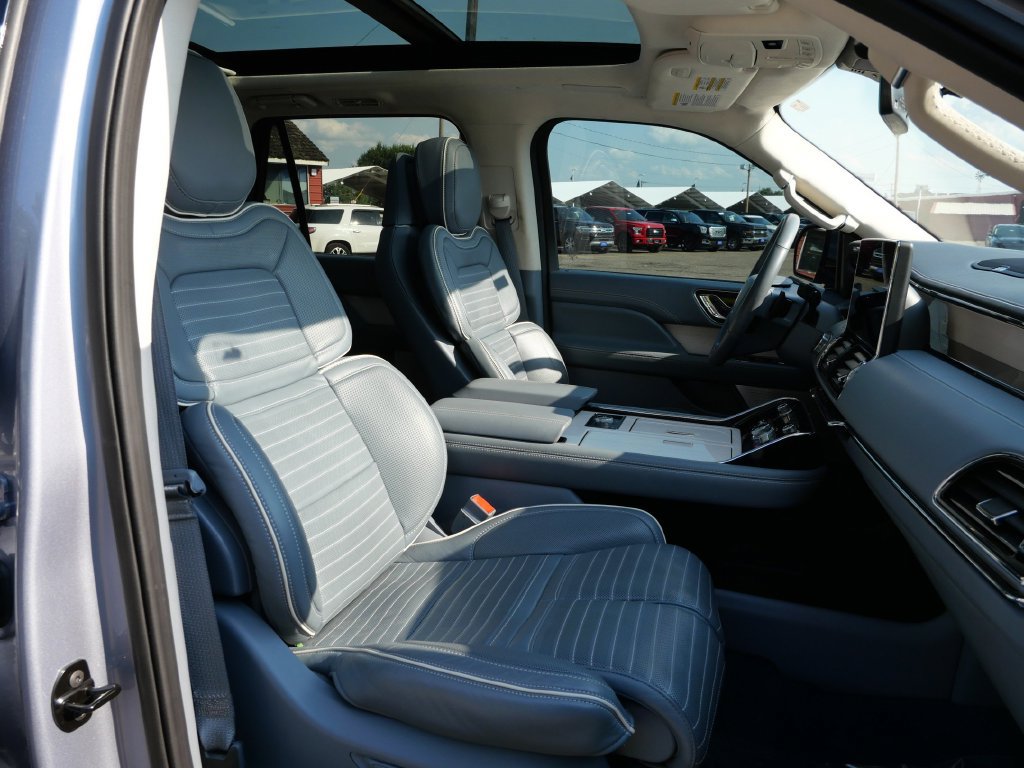 Used 2024 Lincoln Navigator L Black Label AWD/4WD image 12