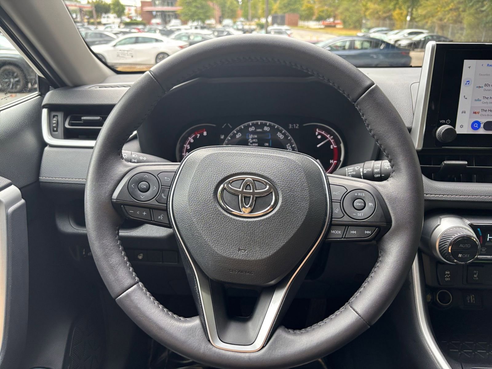 Used 2025 Toyota RAV4 XLE image 28