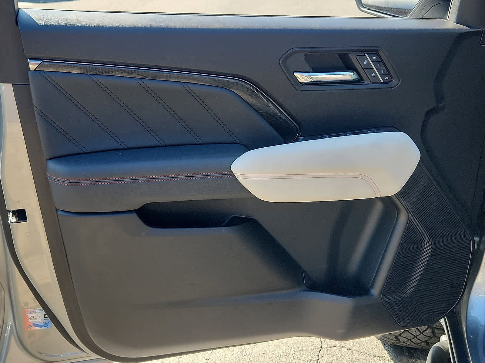 Used 2024 GMC Canyon AT4X image 13