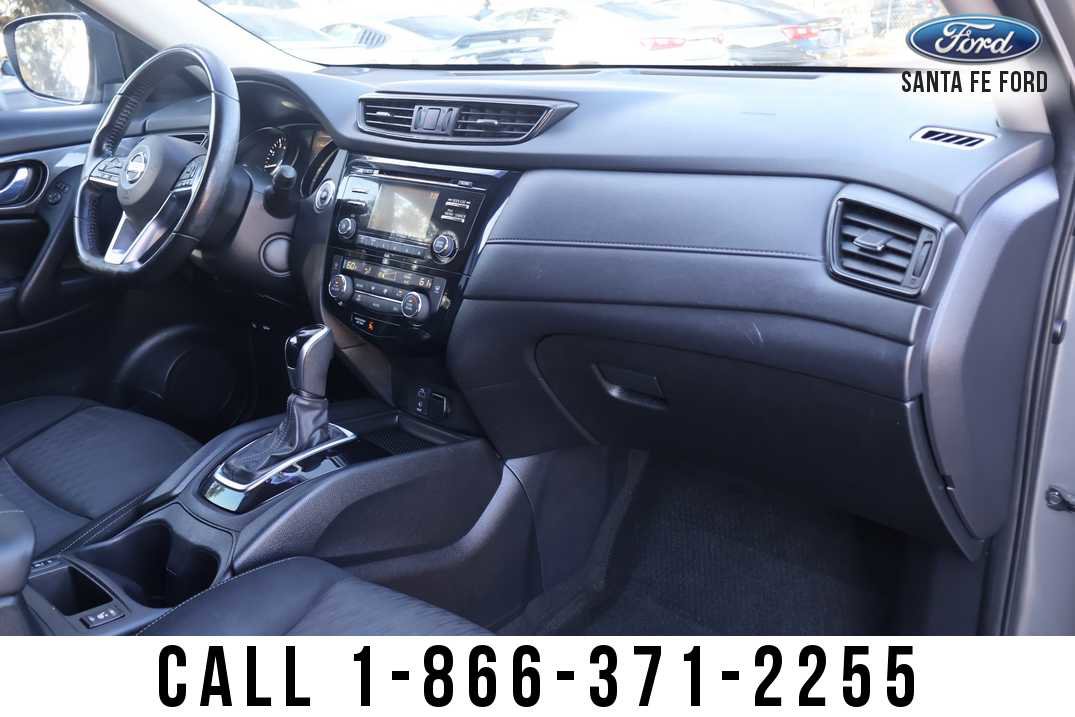 Used 2017 Nissan Rogue SV image 22