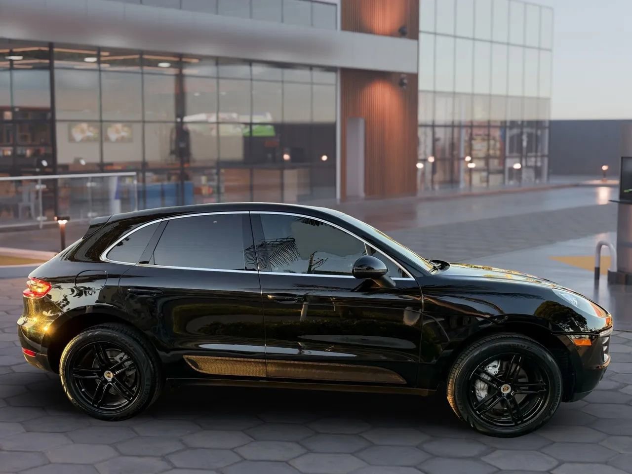 Used 2016 Porsche Macan S AWD/4WD image 7