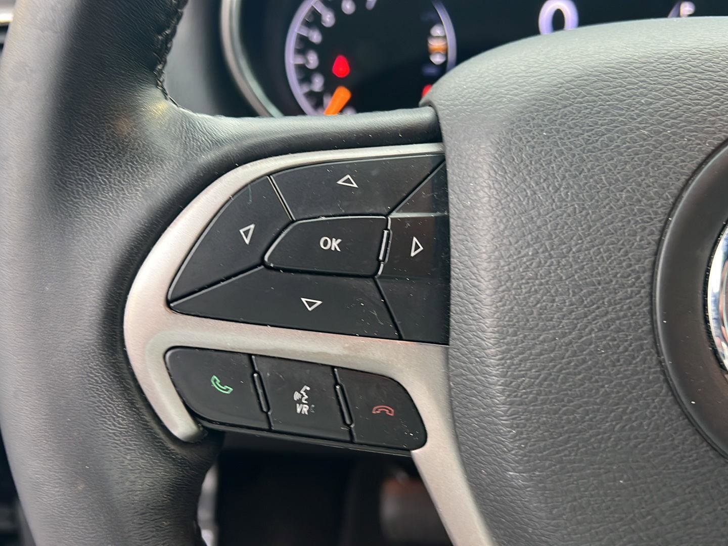 Used 2021 Jeep Grand Cherokee Laredo X image 21