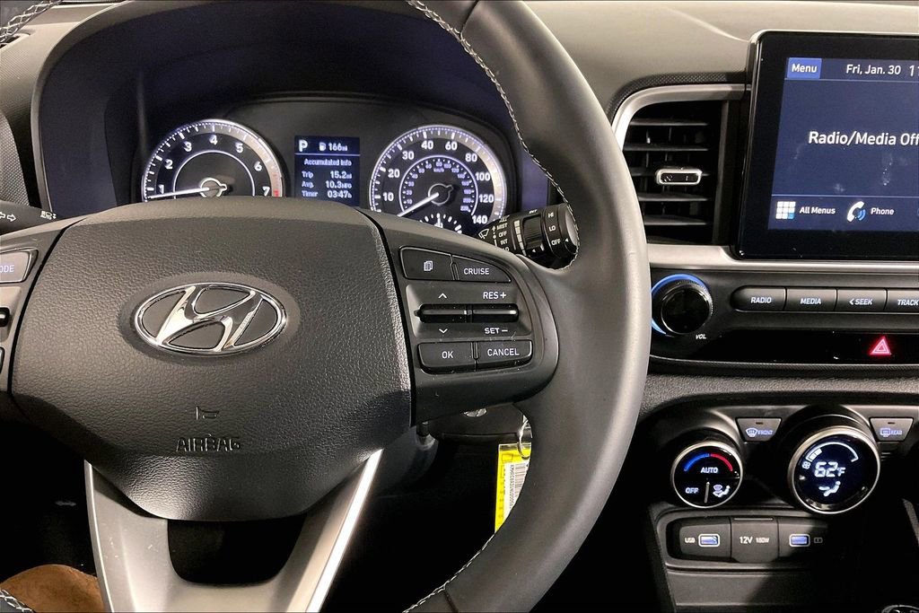 Used 2022 Hyundai Venue SEL image 19