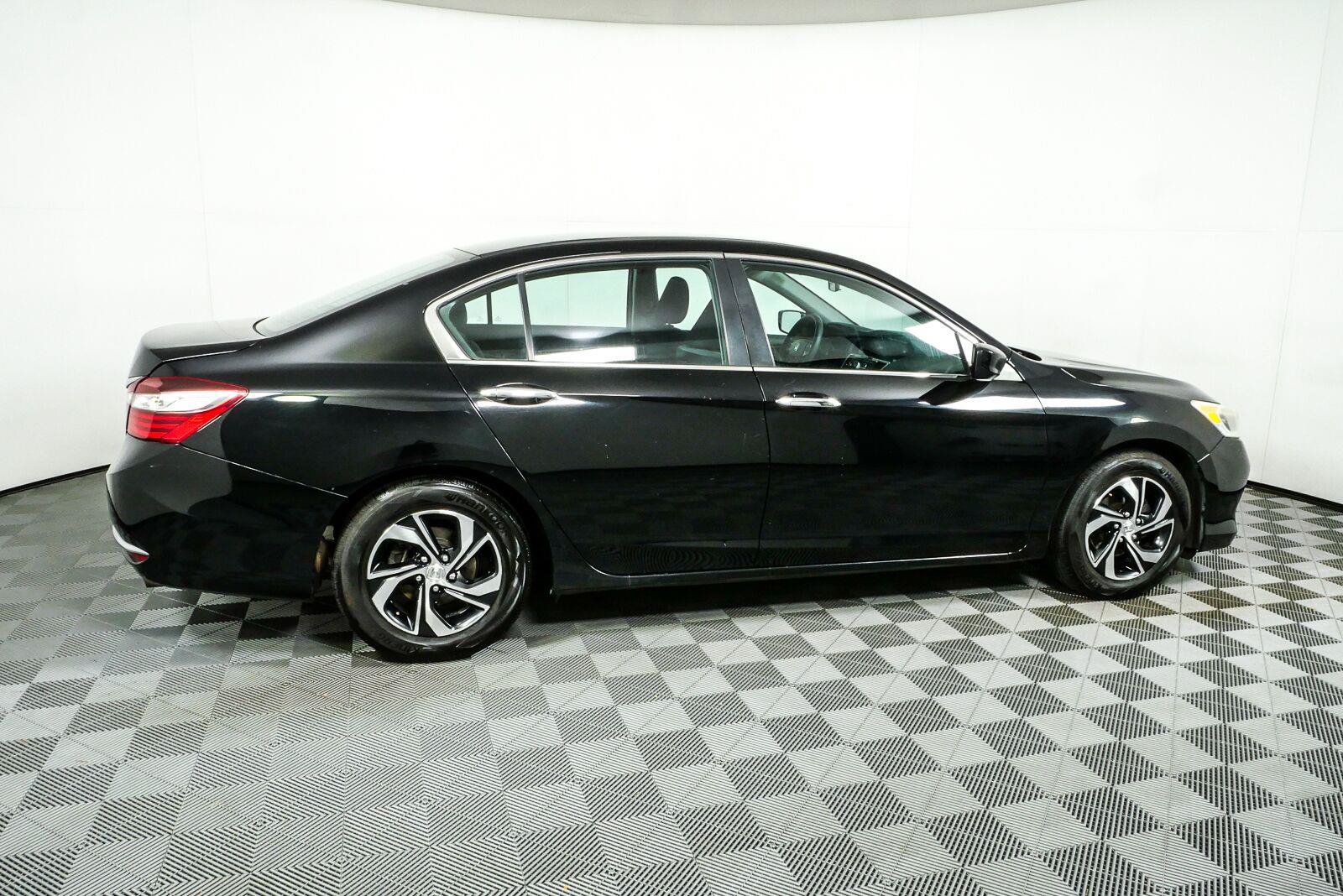 Used 2016 Honda Accord LX image 2