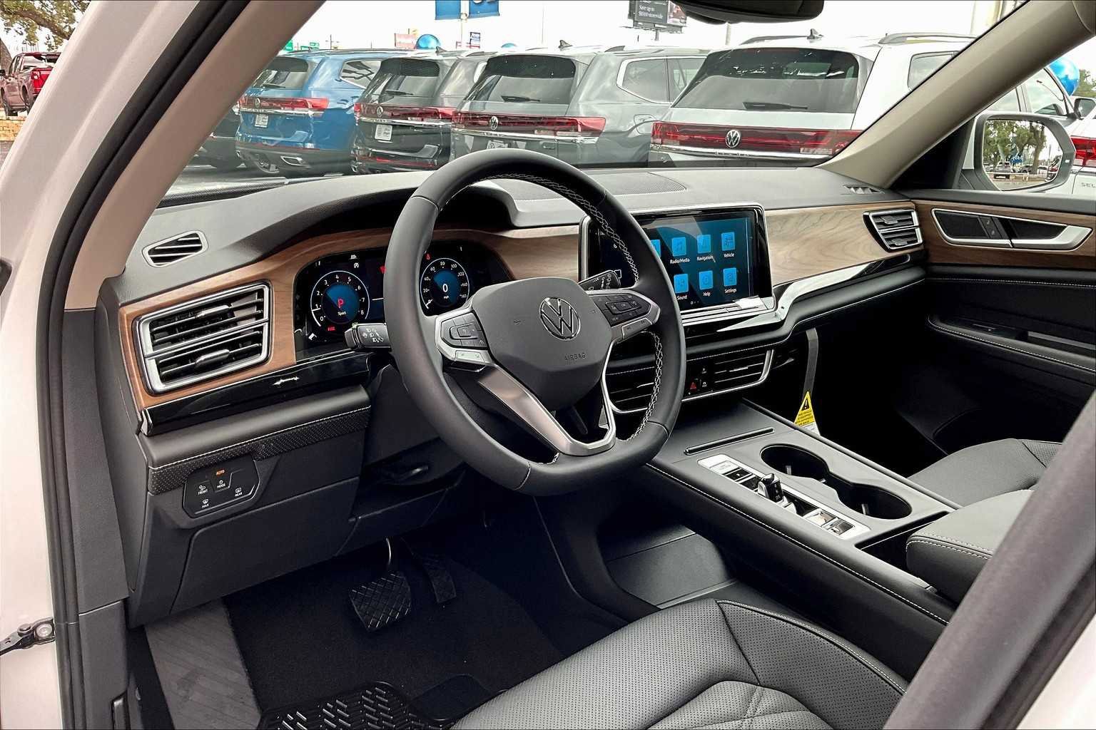 New 2026 Volkswagen Atlas SE FWD image 8