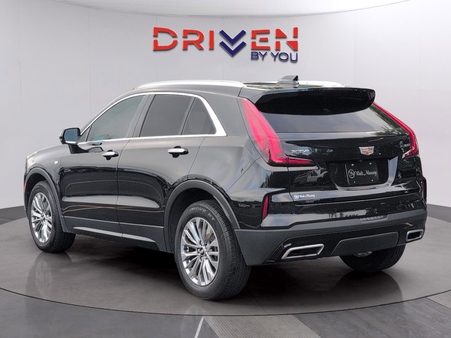 Used 2025 Cadillac XT4 Premium Luxury FWD image 3