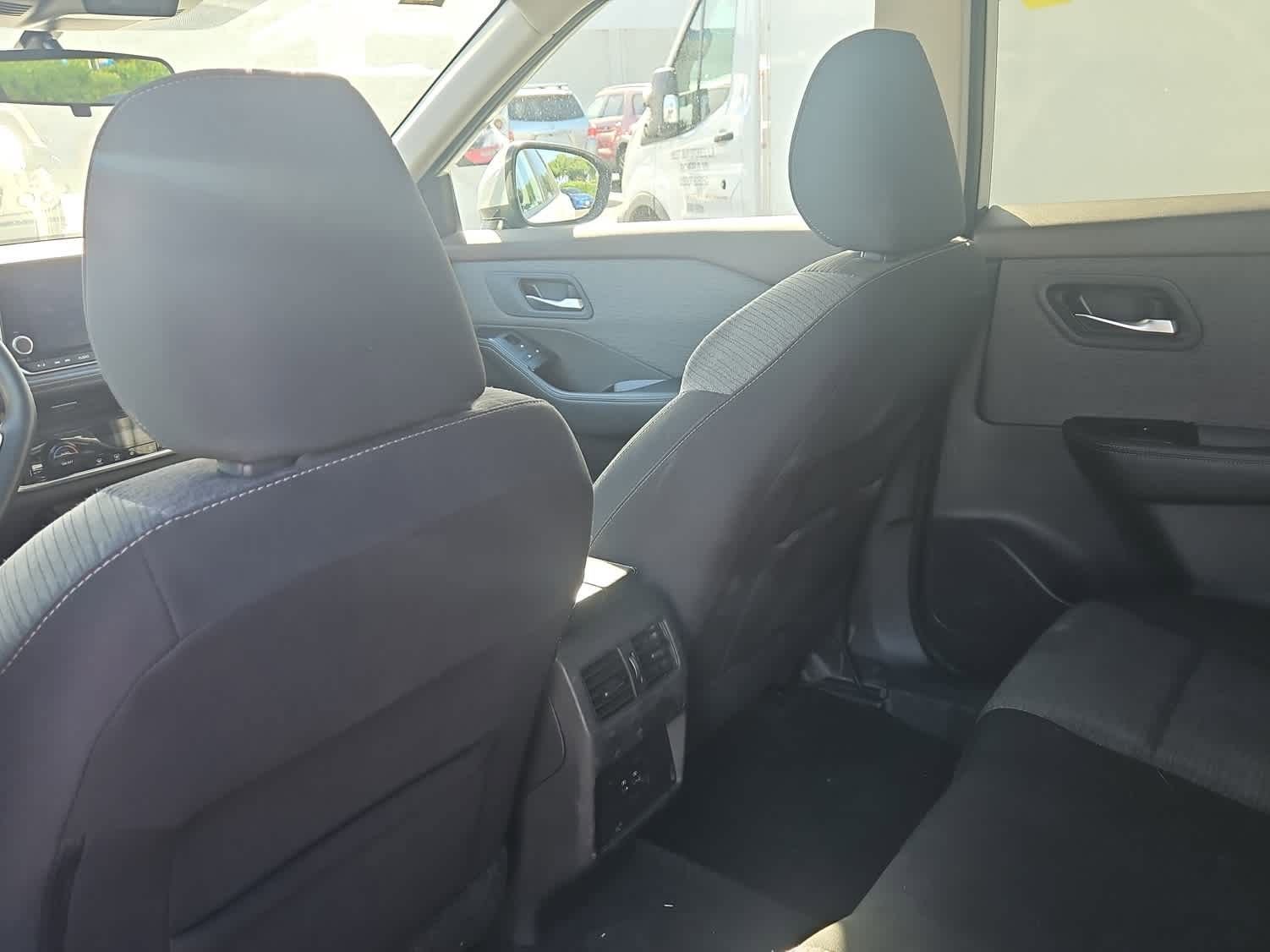 Used 2022 Nissan Rogue SV image 10