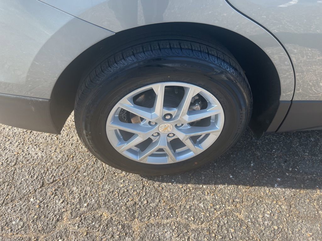 Used 2023 Chevrolet Equinox LT image 34