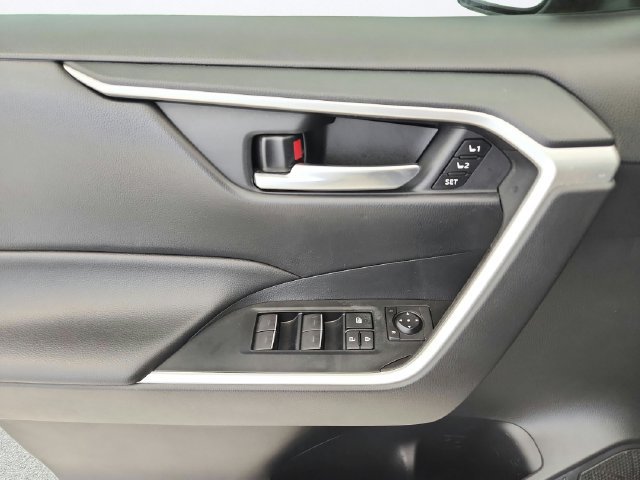 Used 2022 Toyota RAV4 XLE Premium AWD/4WD image 21
