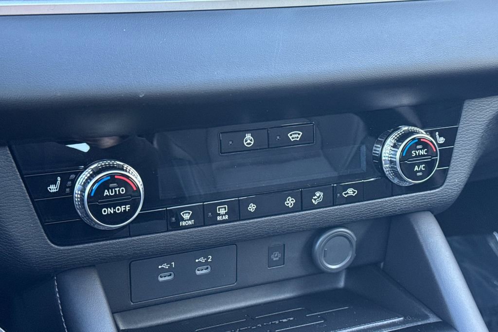 New 2026 Mitsubishi Outlander AWD image 21