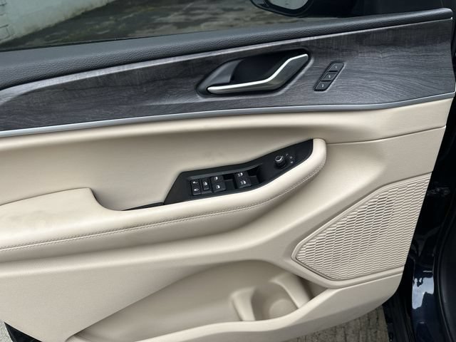 Used 2023 Jeep Grand Cherokee Limited AWD/4WD image 17