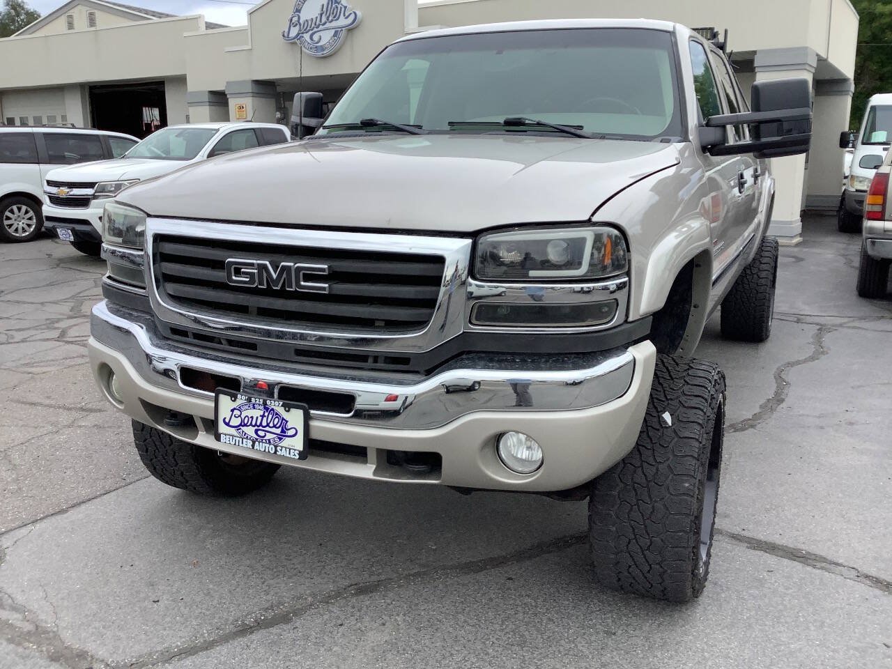 Used 2006 GMC Sierra 2500 SLE w/ Onstar Plus Package AWD/4WD image 5