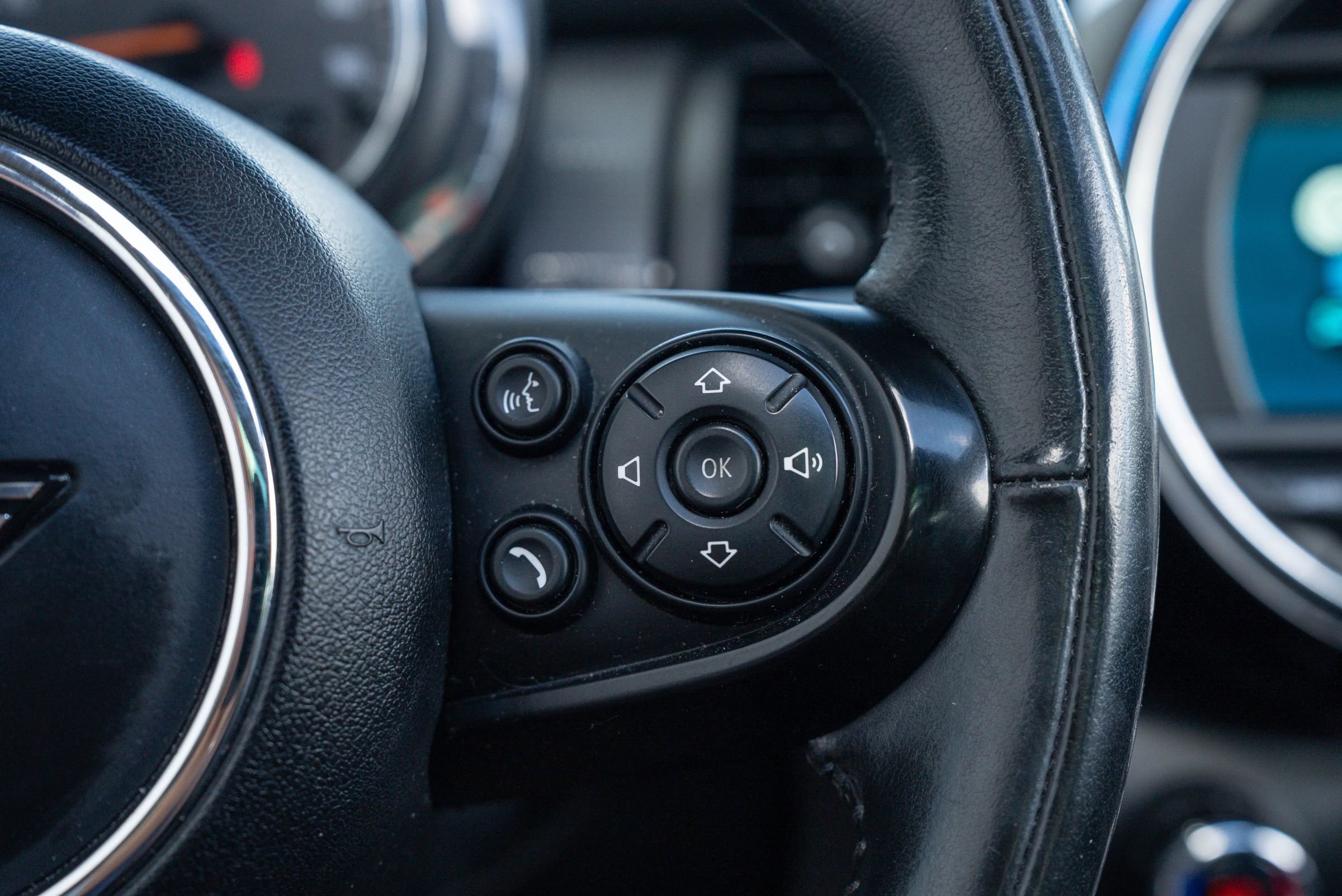 Used 2020 MINI Cooper 2-Door Hardtop FWD image 28