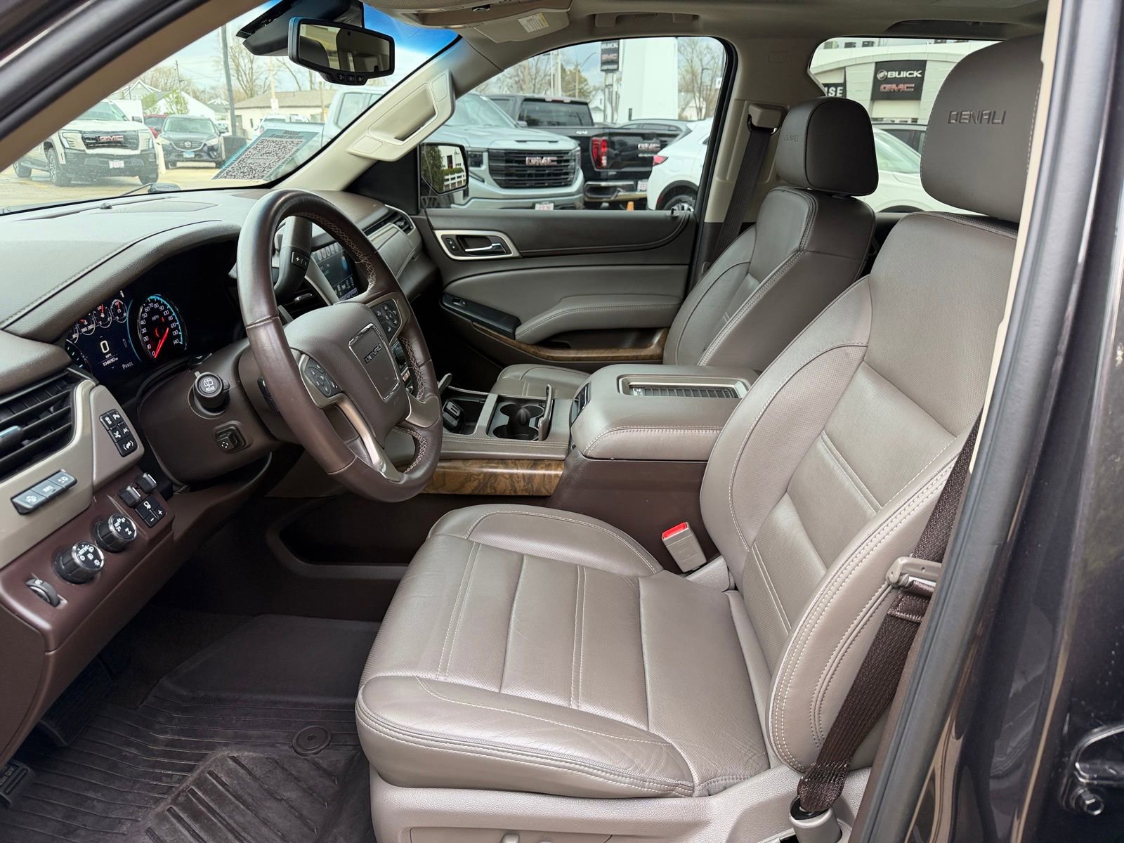 Used 2018 GMC Yukon XL Denali w/ Denali Ultimate Package image 4