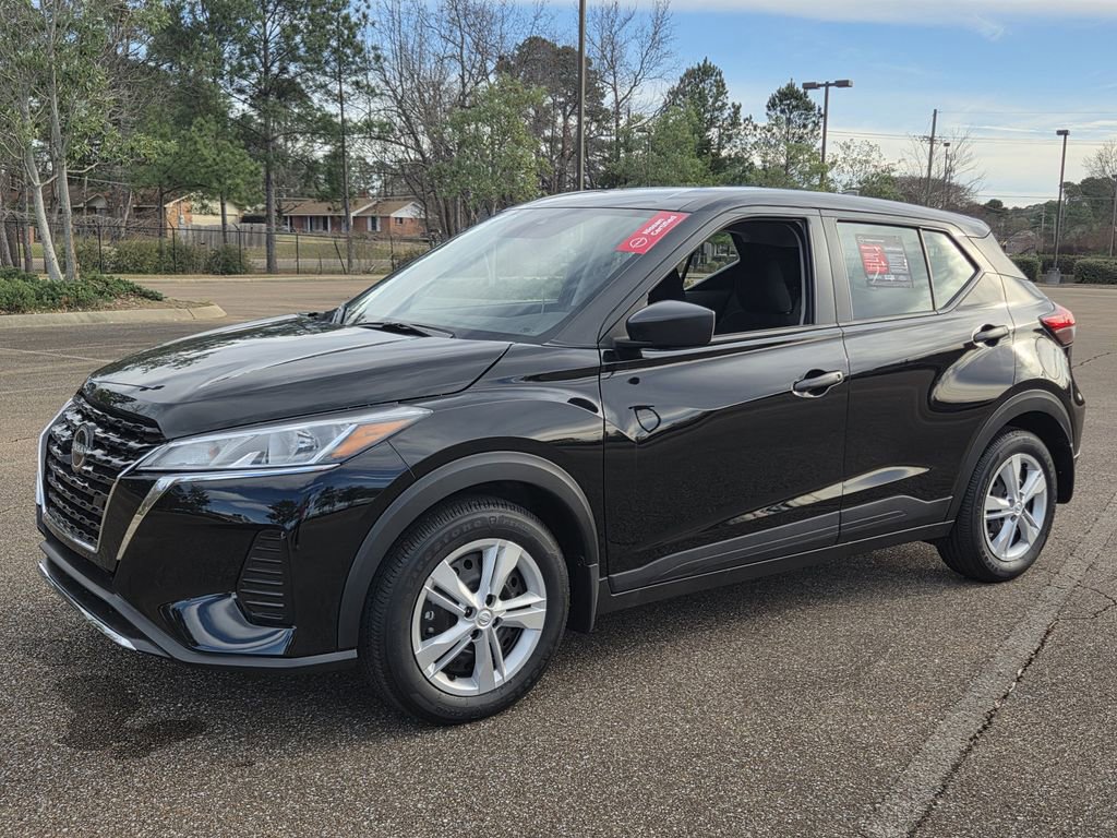 Certified 2025 Nissan Kicks Play S image 4