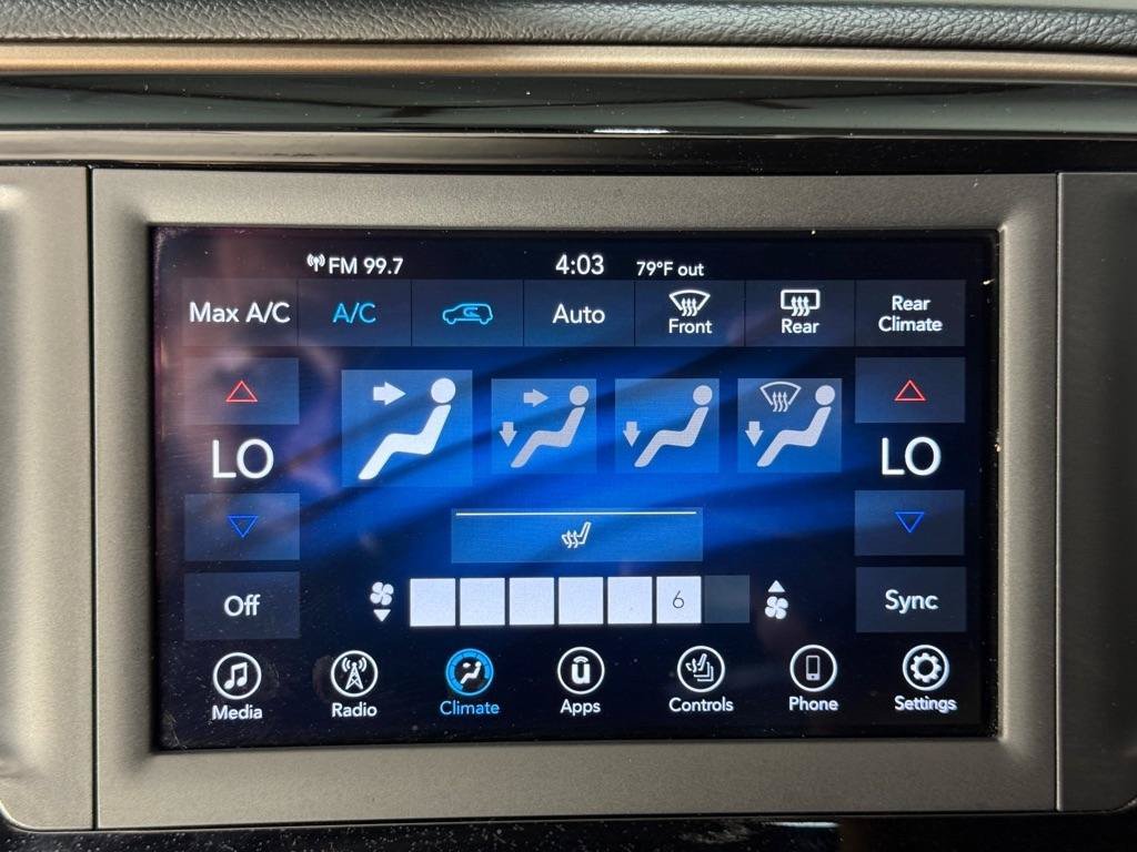 Used 2018 Chrysler Pacifica Touring-L FWD image 34