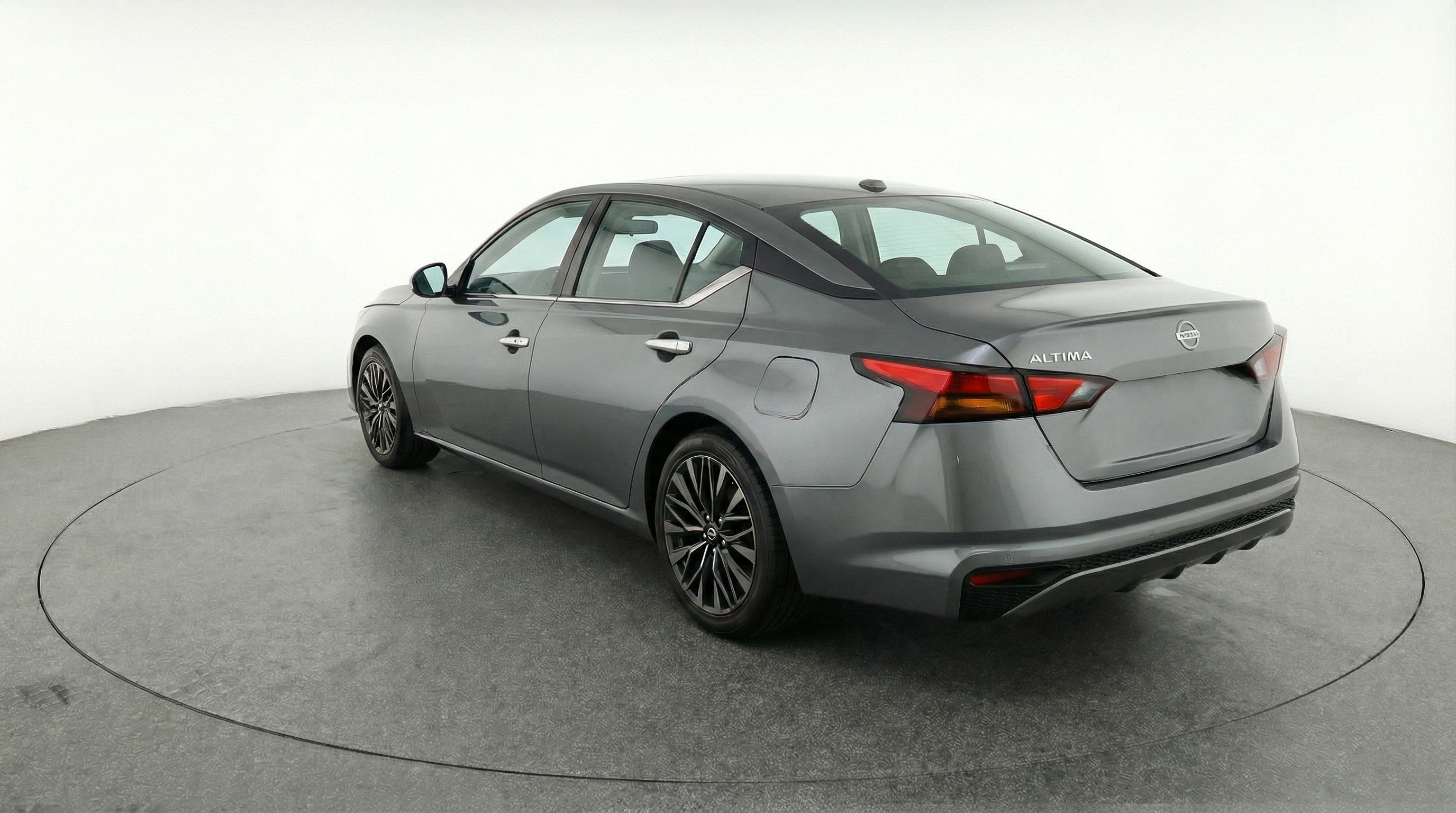 Used 2025 Nissan Altima 2.5 SV image 6