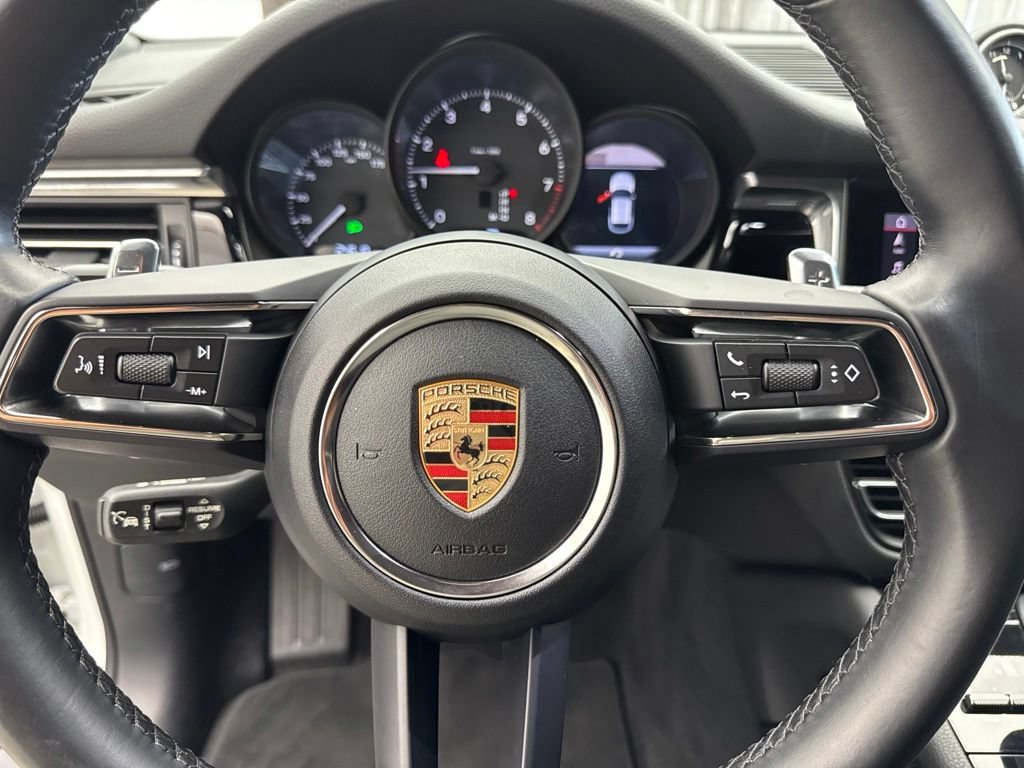 Certified 2024 Porsche Macan AWD/4WD image 33