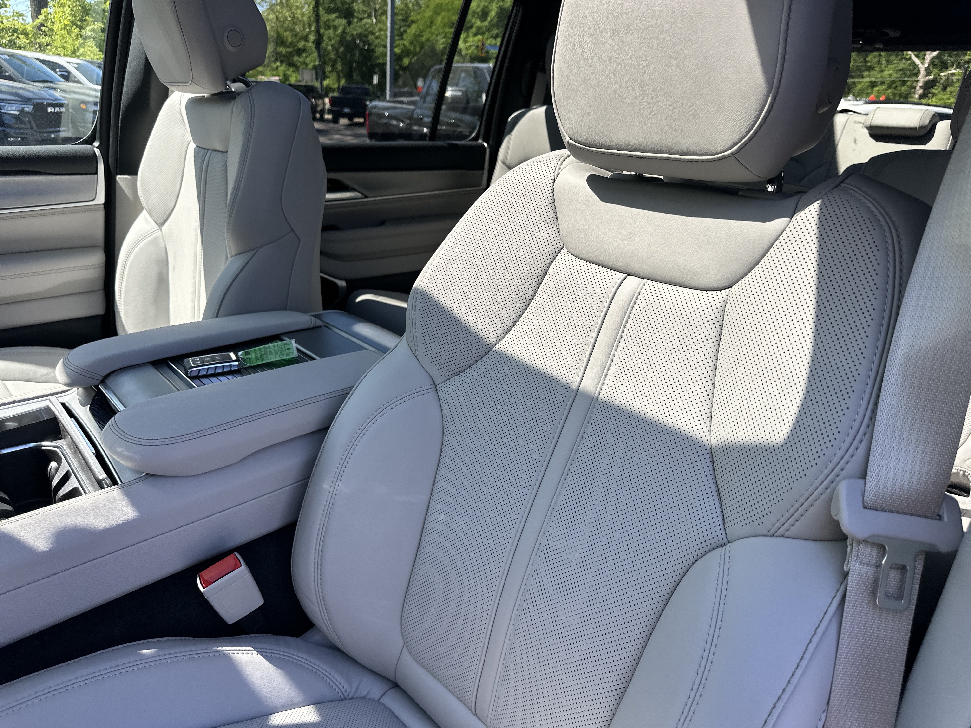 New 2026 Jeep Grand Wagoneer Limited w/ Premium Group II AWD/4WD image 15