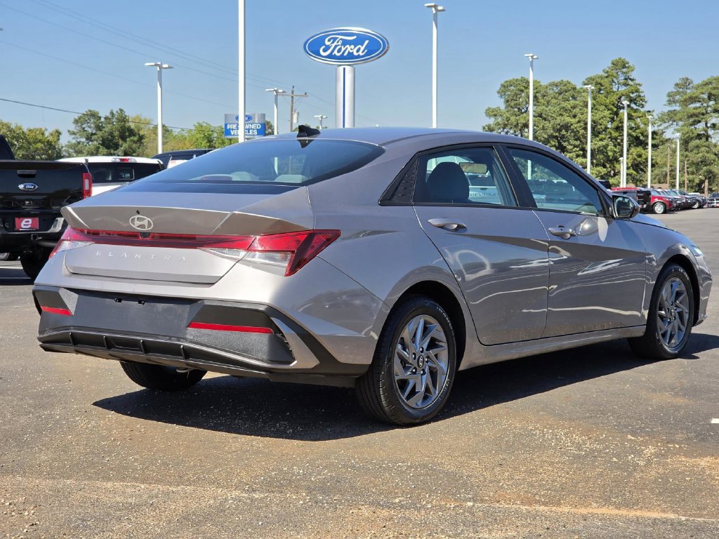 Used 2024 Hyundai Elantra SEL FWD image 8