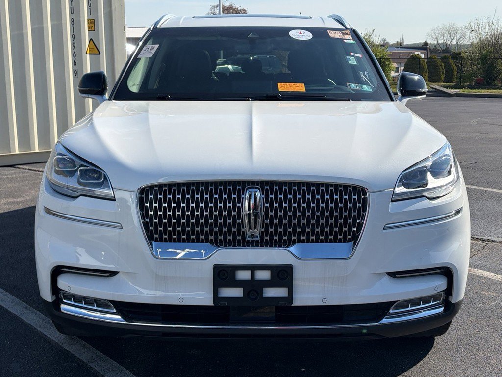 Used 2023 Lincoln Aviator Reserve w/ Equipment Group 201A image 2