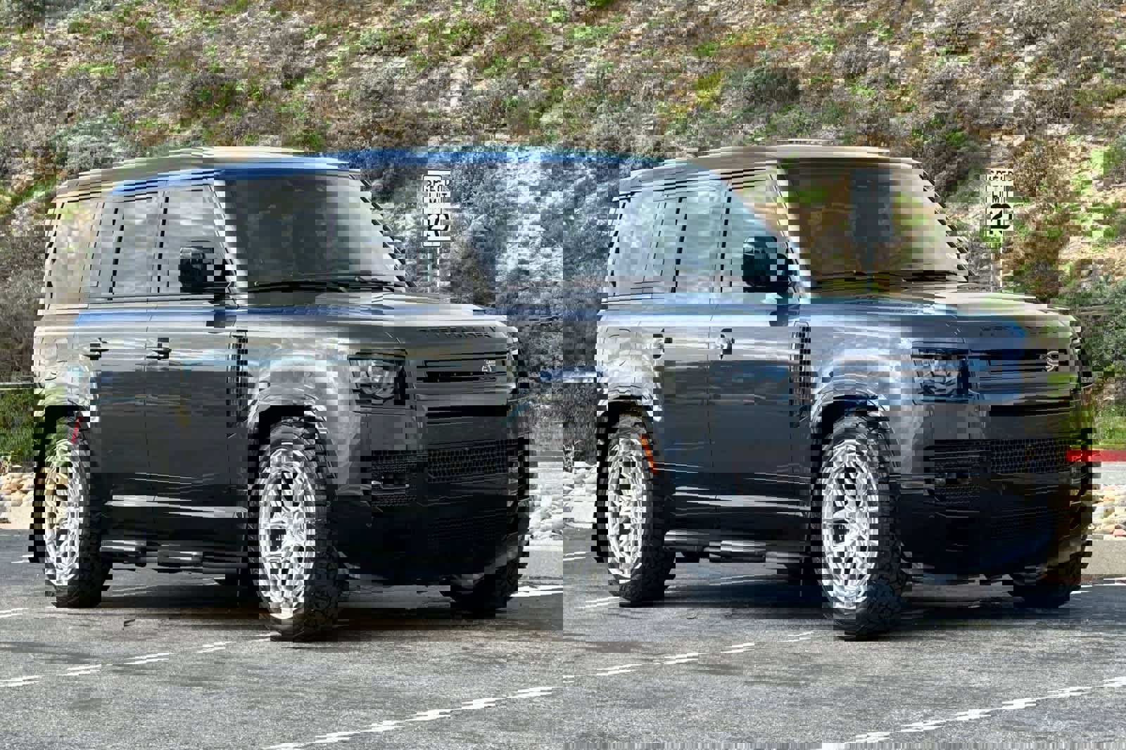 Used 2025 Land Rover Defender 110 V8 image 5