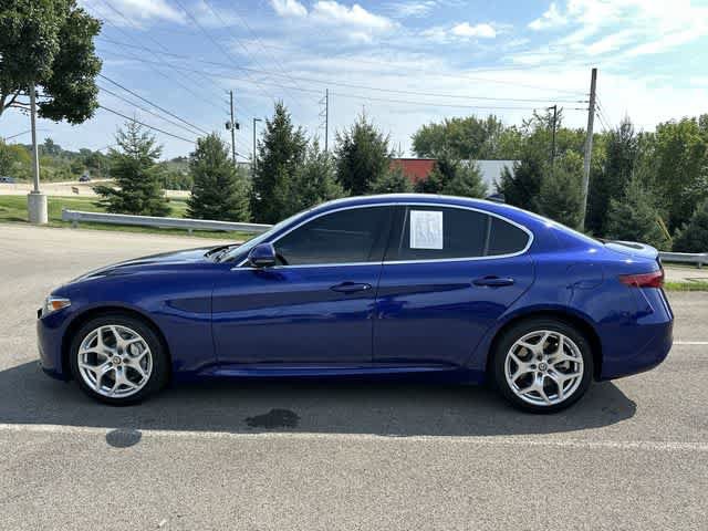 Used 2021 Alfa Romeo Giulia Ti AWD/4WD image 2