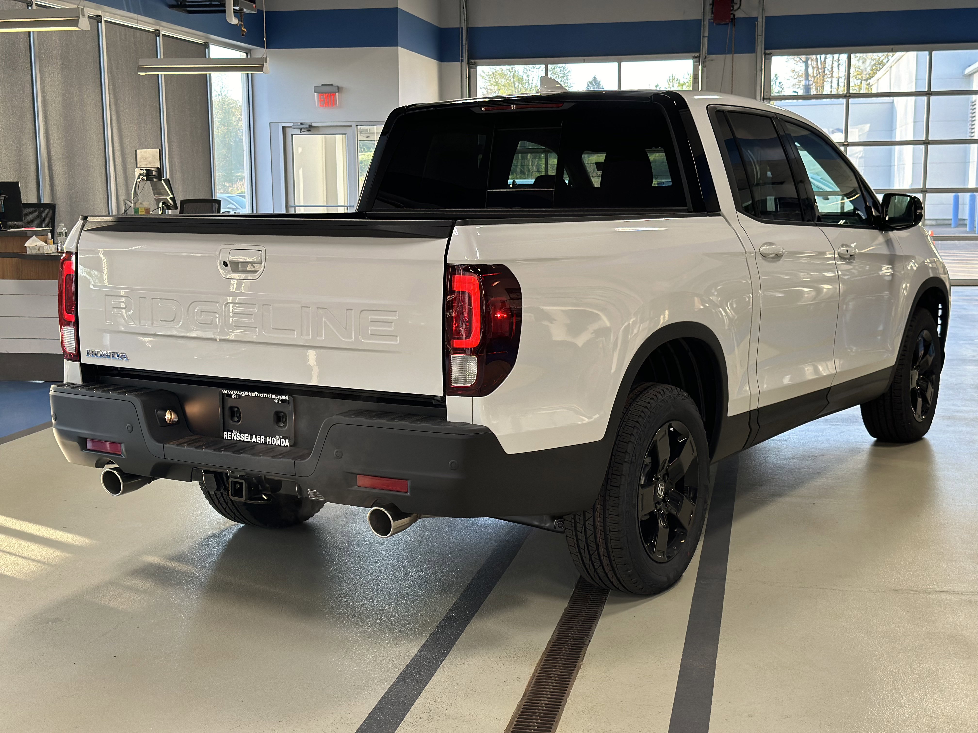 New 2026 Honda Ridgeline Black Edition image 4