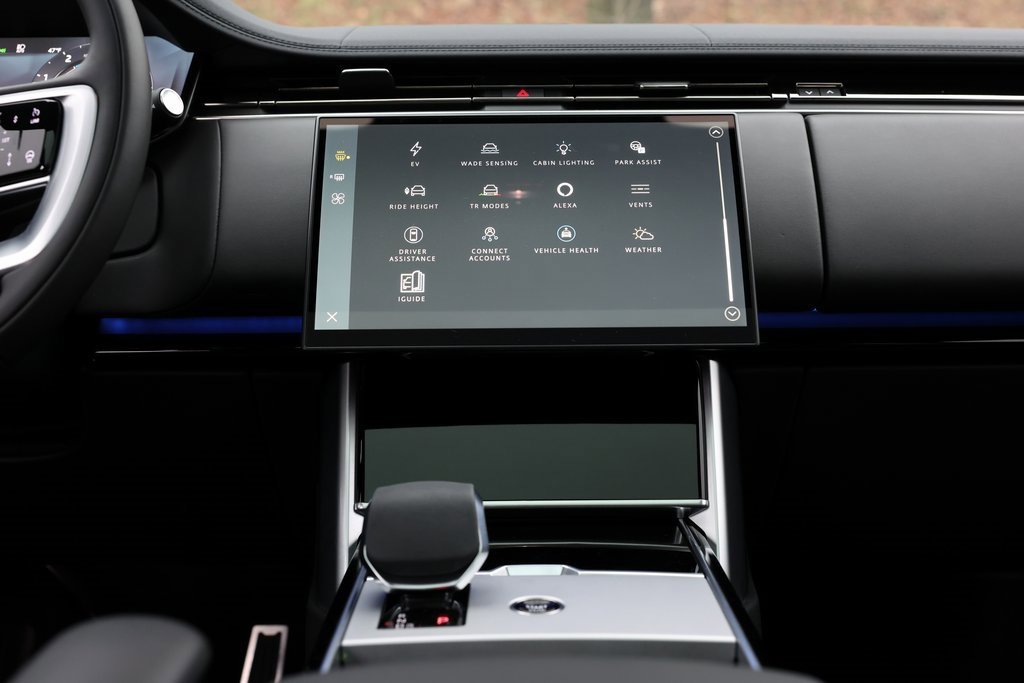 Used 2025 Land Rover Range Rover SE image 26