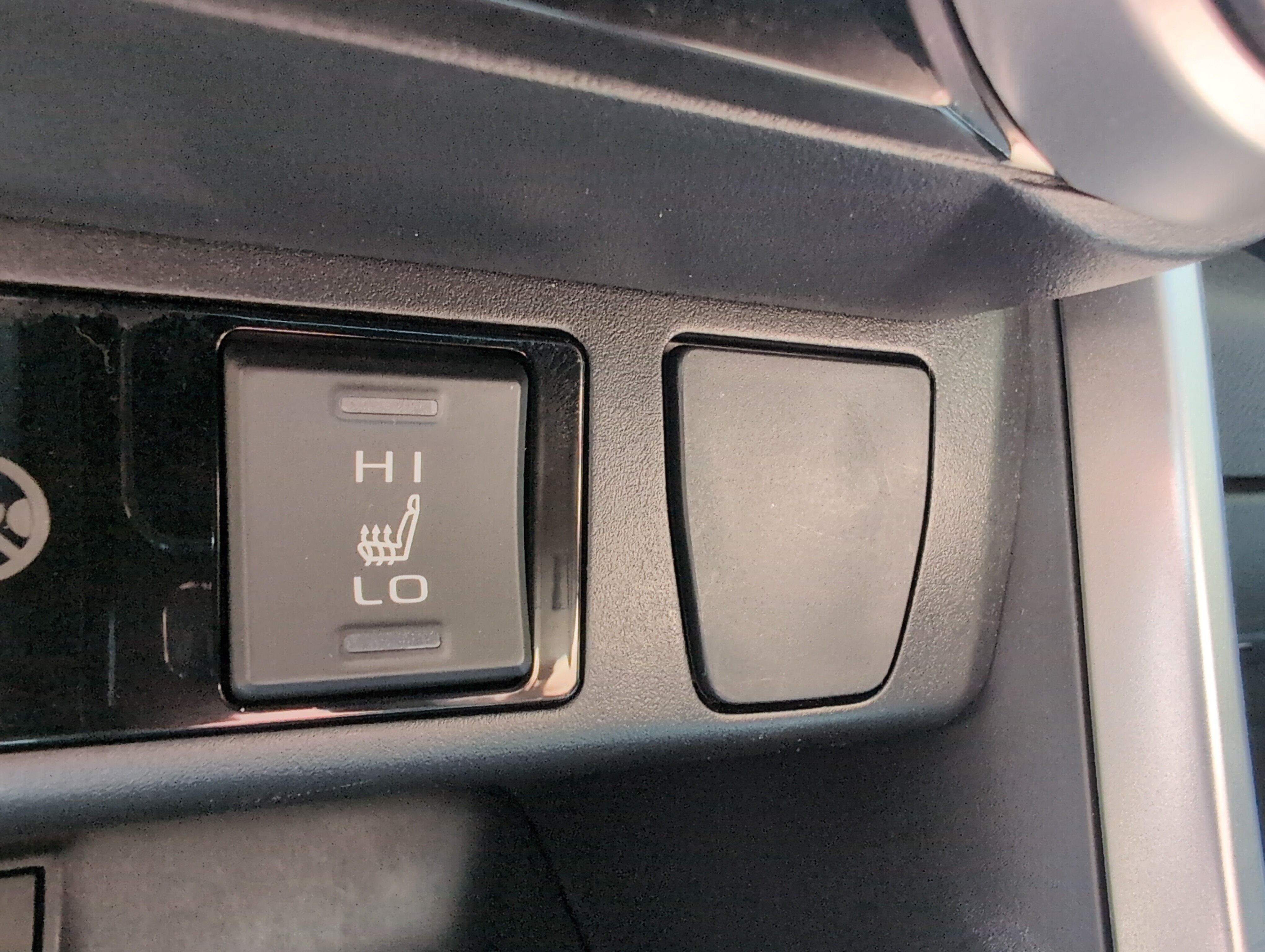 Used 2025 Toyota RAV4 XLE Premium w/ Weather Package AWD/4WD image 39
