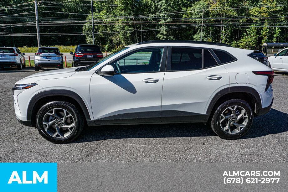 Used 2025 Chevrolet Trax LT FWD image 6