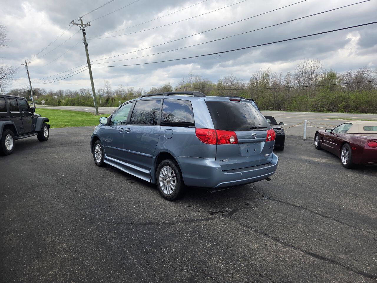 Used 2010 Toyota Sienna FWD image 5