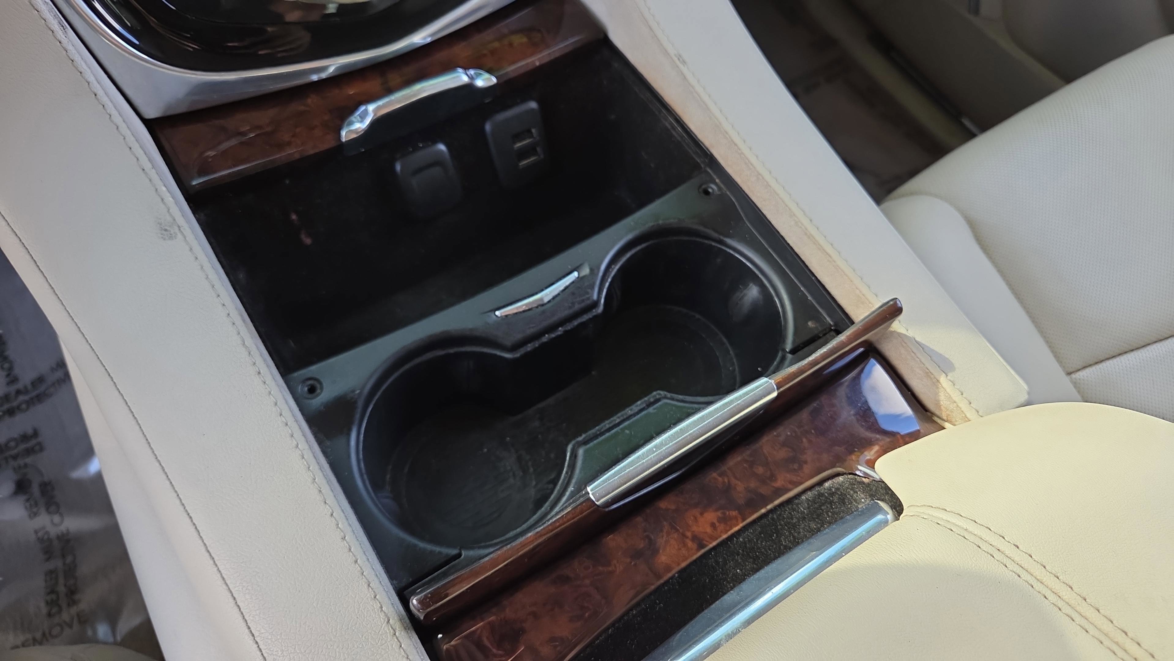 Used 2015 Cadillac Escalade Luxury image 30