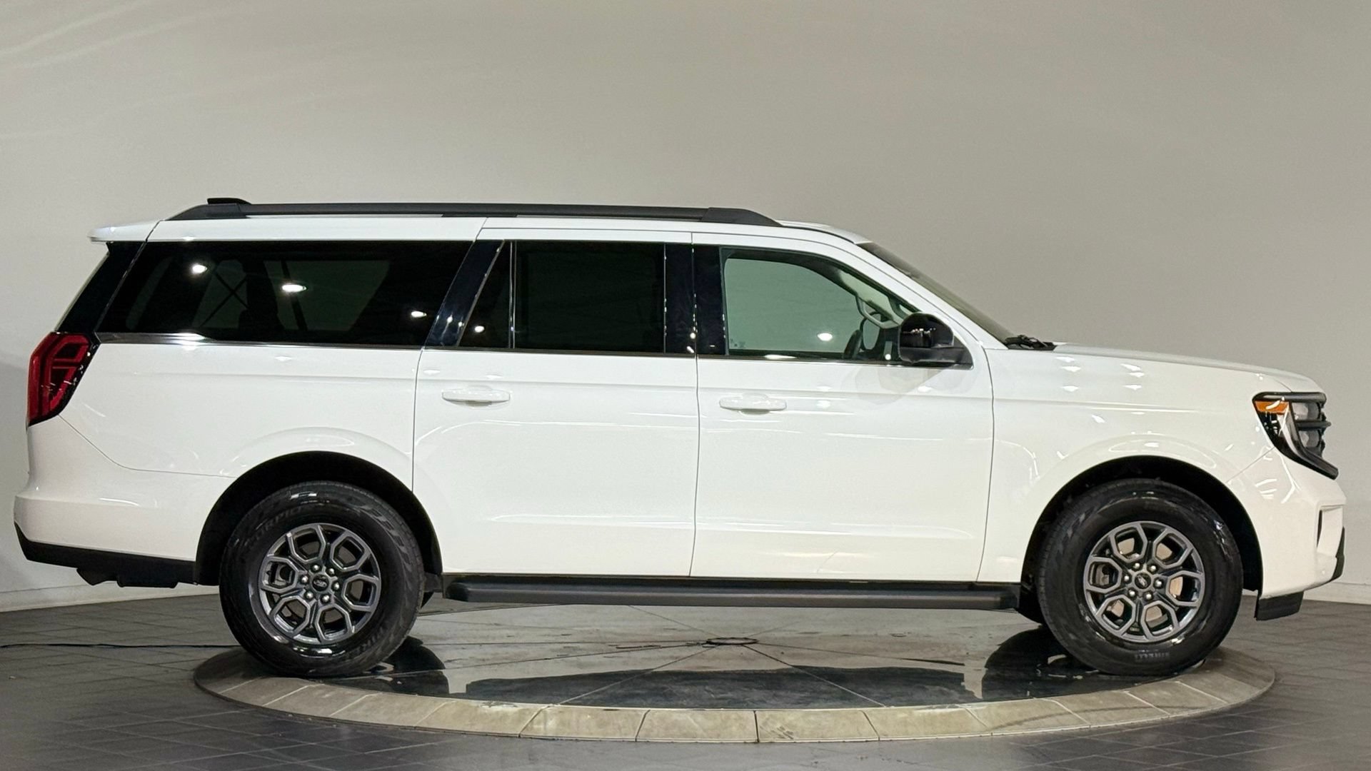 Used 2025 Ford Expedition Max Active AWD/4WD image 11