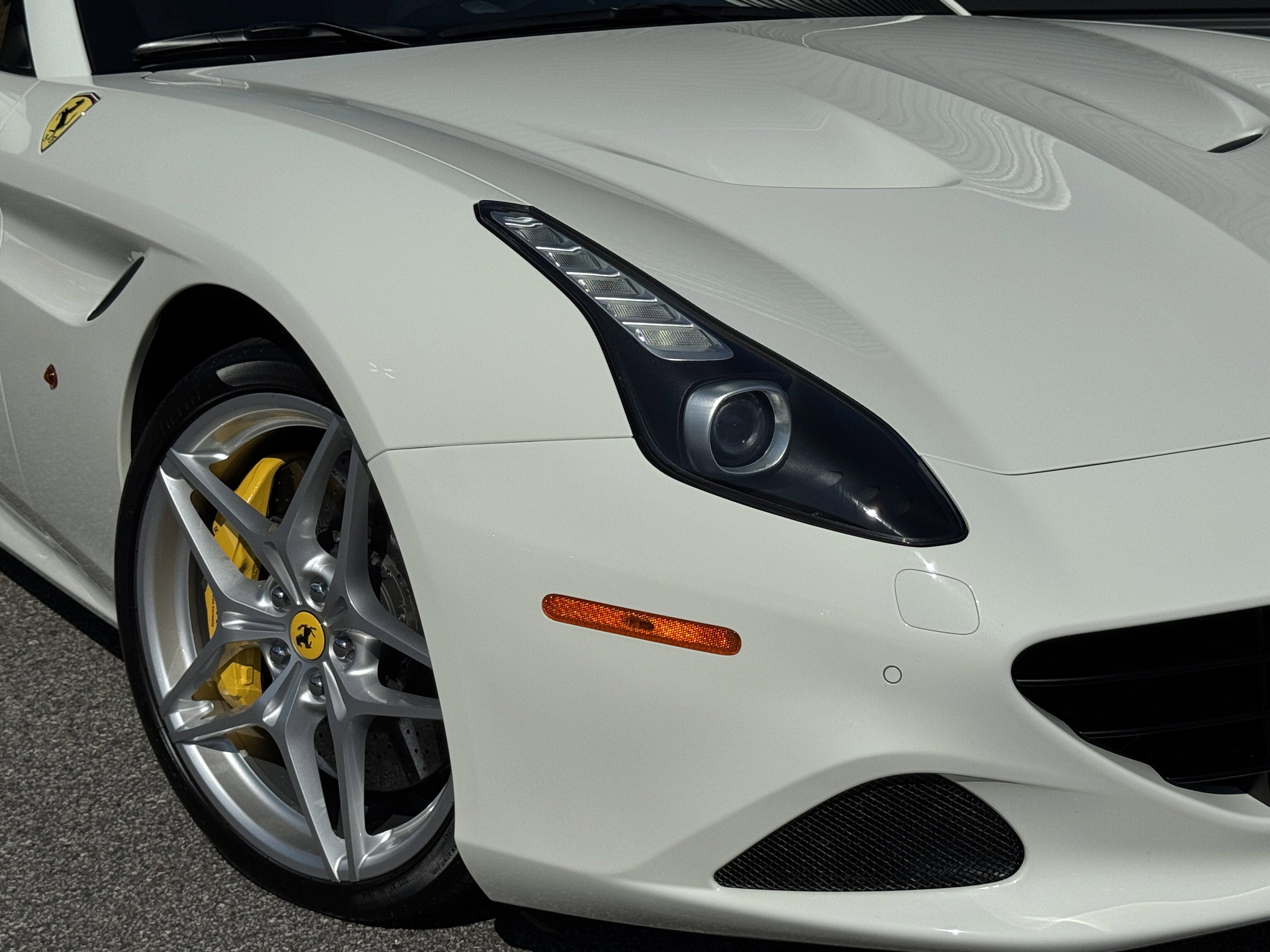 Used 2017 Ferrari California T image 18