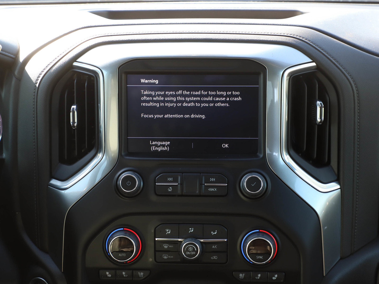 Used 2022 Chevrolet Silverado 2500 LTZ w/ LTZ Convenience Package AWD/4WD image 15