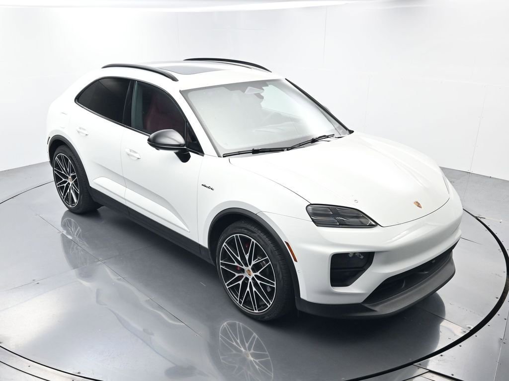 Certified 2025 Porsche Macan 4S Electric AWD/4WD image 39