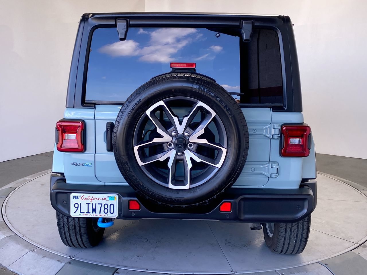 Used 2024 Jeep Wrangler Unlimited w/ Convenience Group AWD/4WD image 4