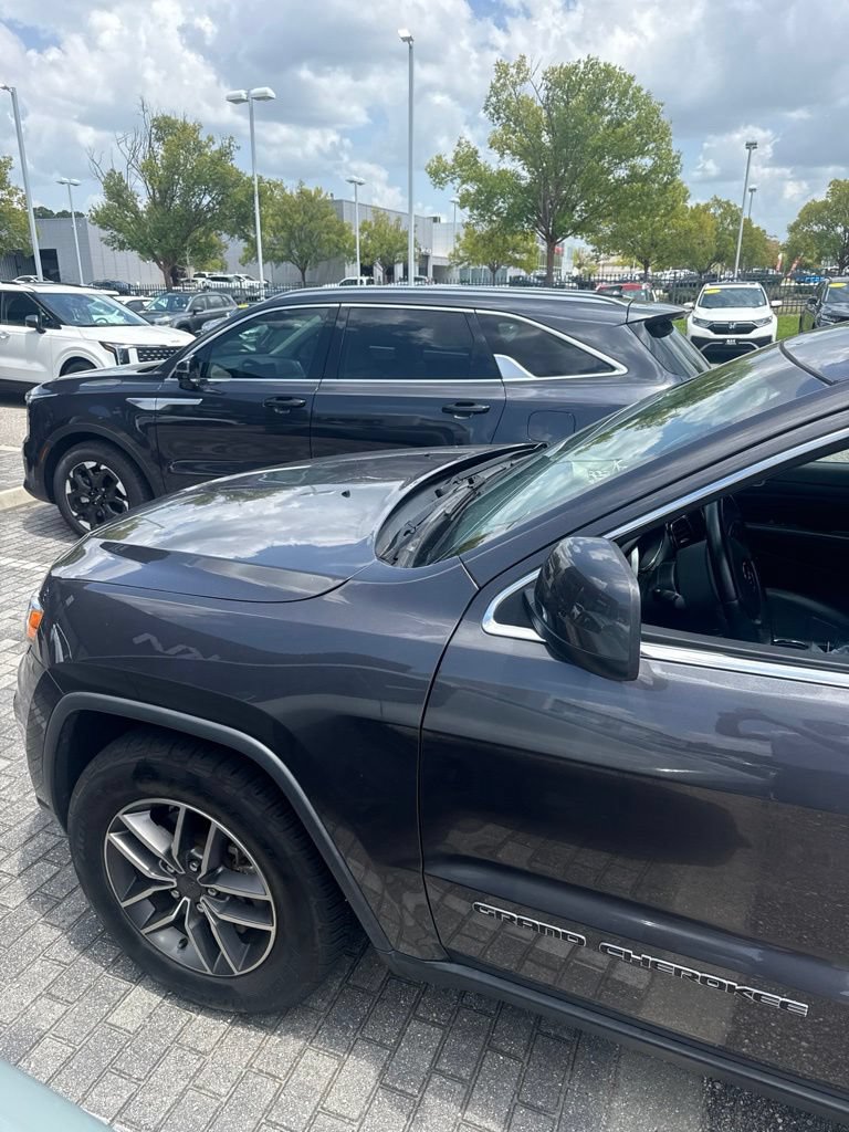 Used 2020 Jeep Grand Cherokee Laredo w/ Security & Convenience Group RWD image 16