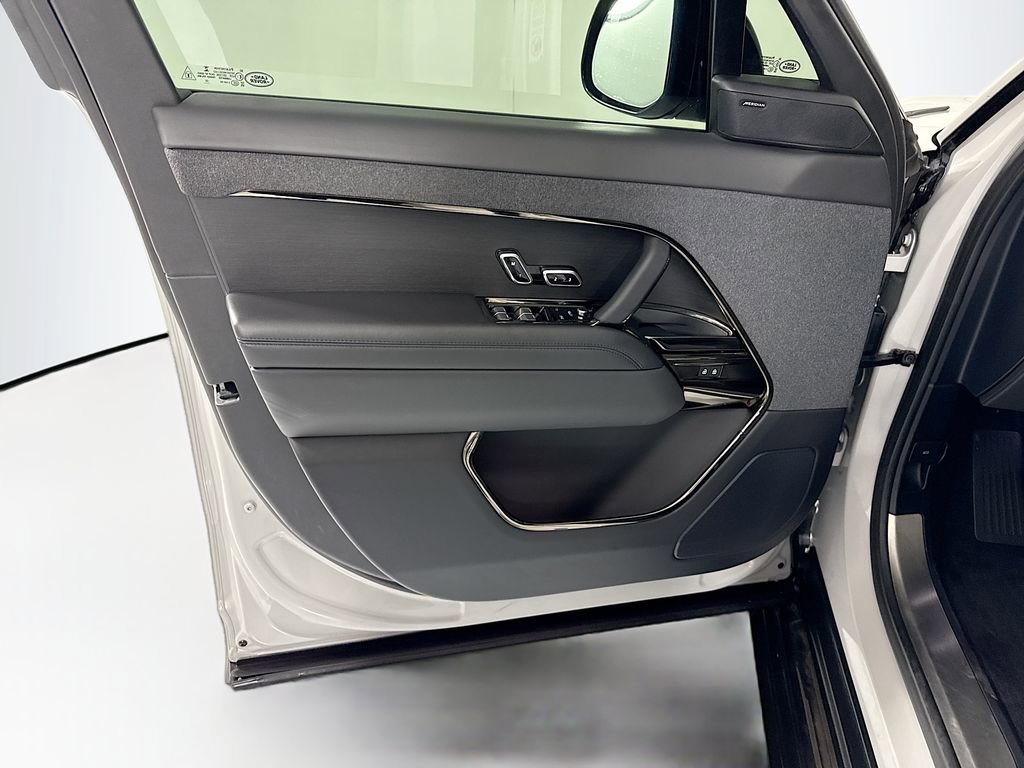 Used 2023 Land Rover Range Rover Sport SE Dynamic image 25