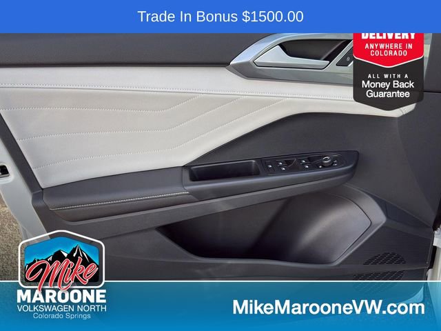 Certified 2025 Volkswagen Taos SEL image 18