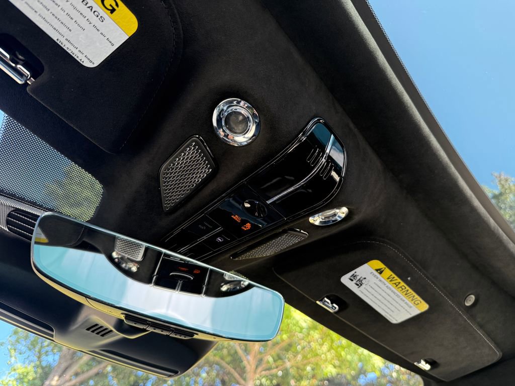 Used 2025 Aston Martin Vanquish image 34