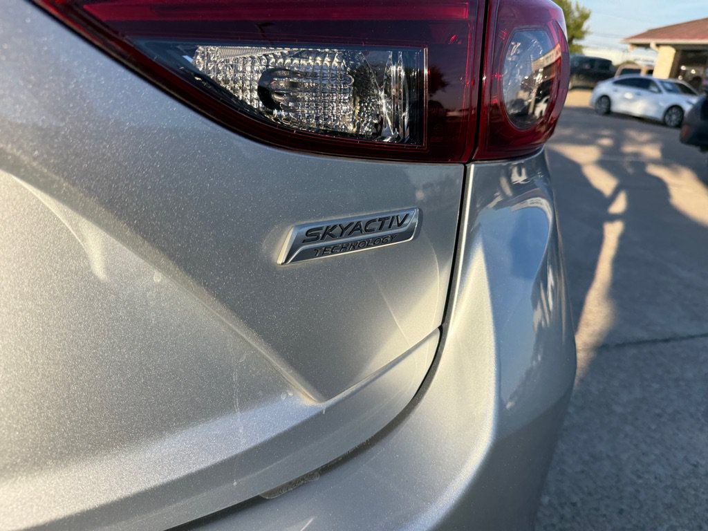 Used 2018 MAZDA MAZDA3 Grand Touring w/ Premium Equipment Package FWD image 12